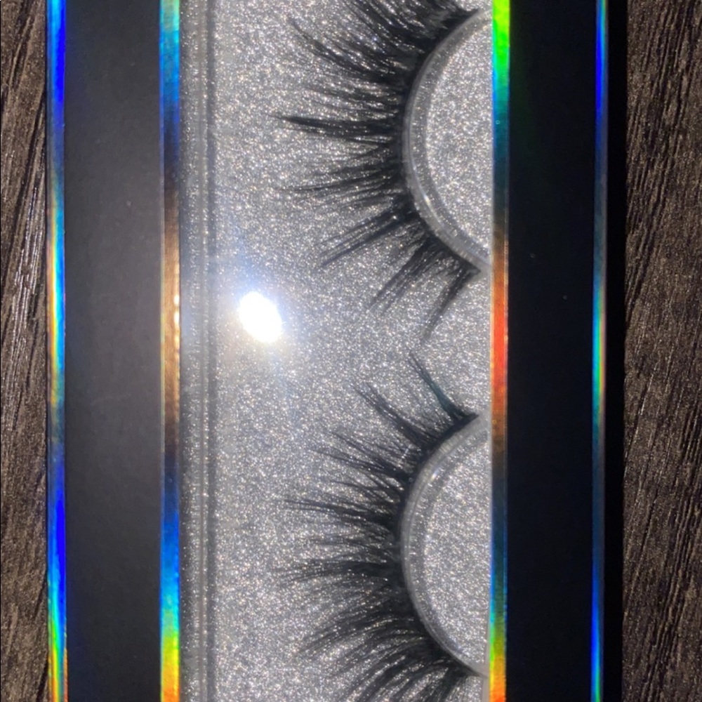 Eyelashes - Picture 3 of 13